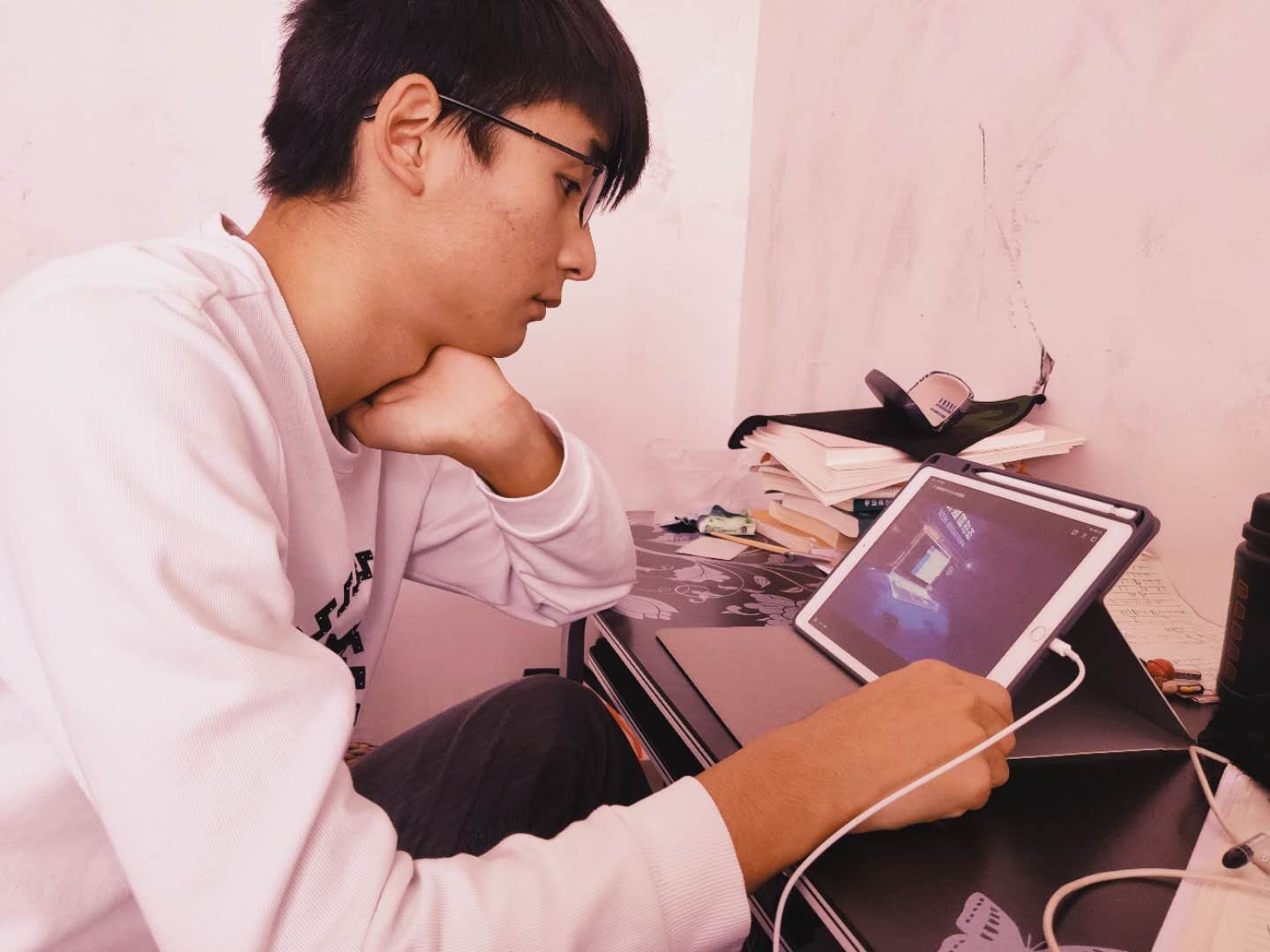 17网络与新媒体班陈春森在听课
