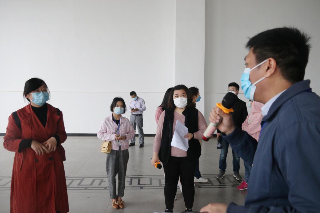 观摩教师就应急处置的相关环节、要点进行交流