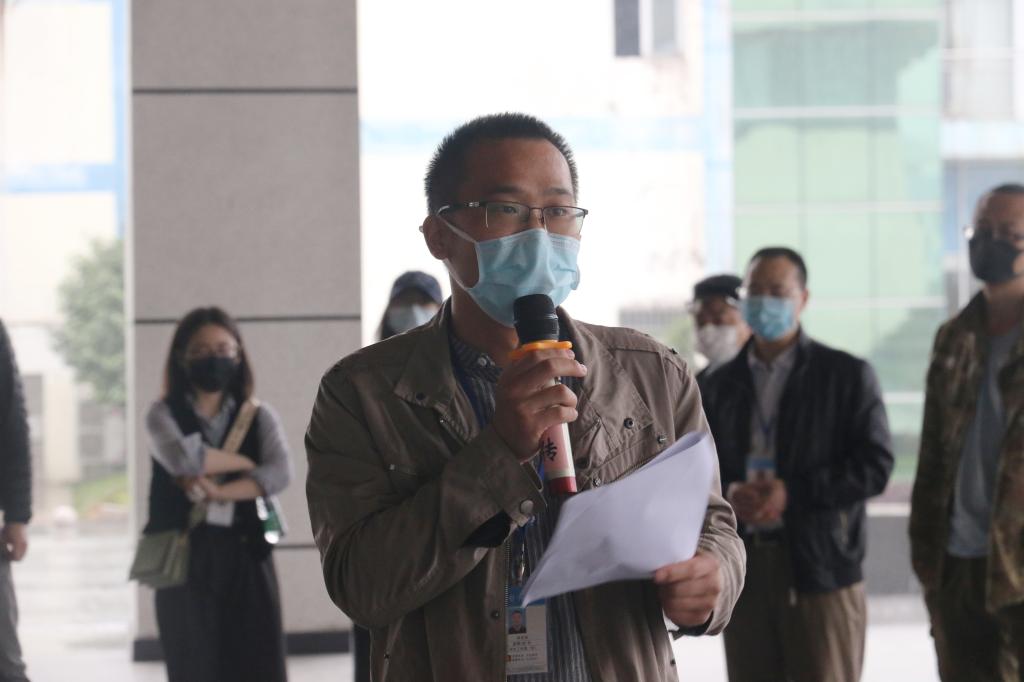 集团学工处副处长邓宏凯对疫情防控应急处置进行指导