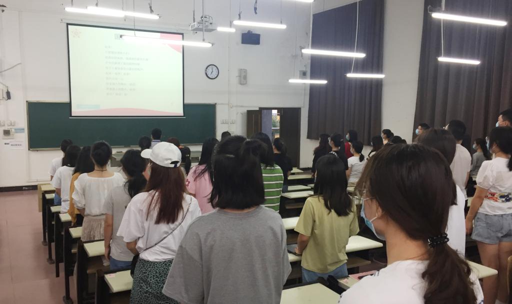 全体奏唱国歌