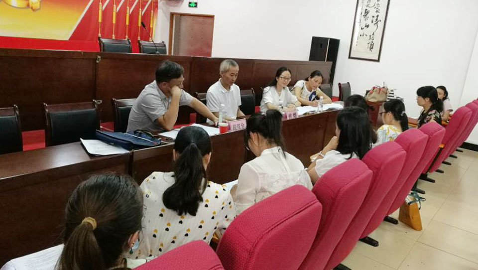 在八步三中开展调研