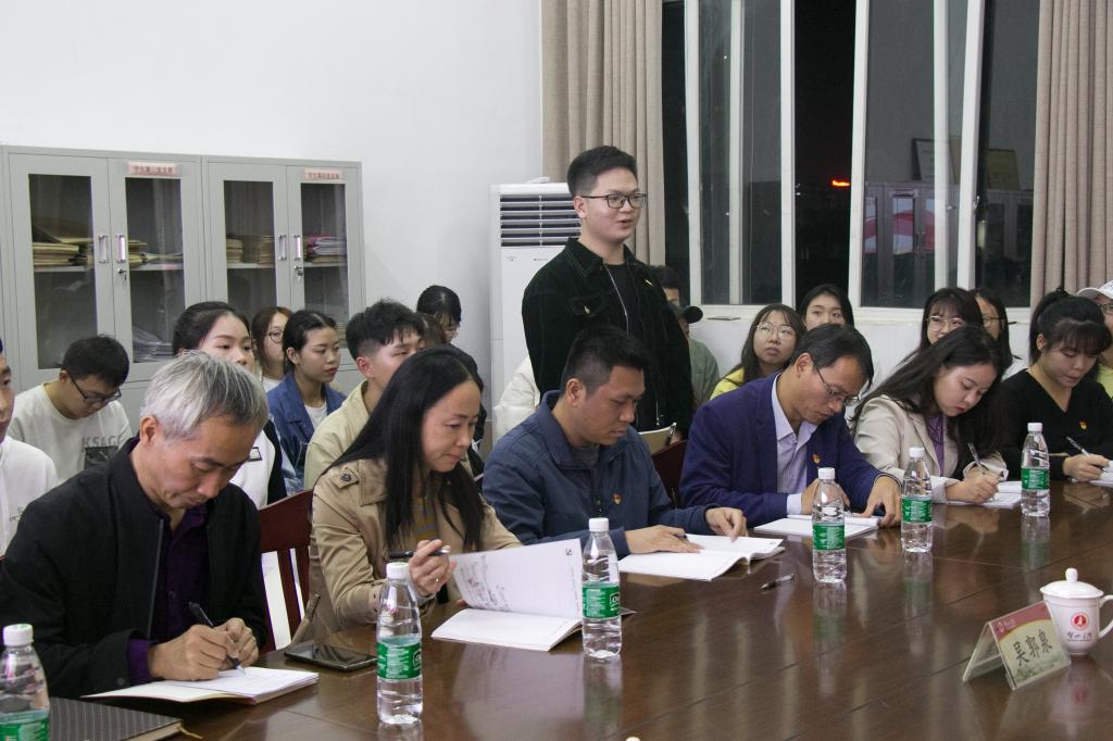 预备党员彭程超结合自己的成长历程,分享了自己的收获和感悟