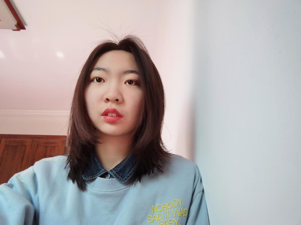图为孙嘉瑷进行故事讲述