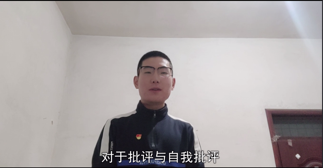 图为张太宇在讲述陈云的故事