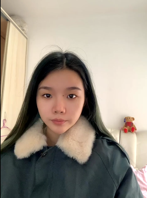 图为预备党员彭莹同志在讲述赵一曼的故事