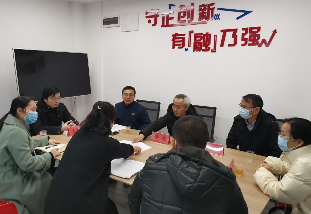 图为公司领导与区融媒体中心领导就部校共建合作开展座谈