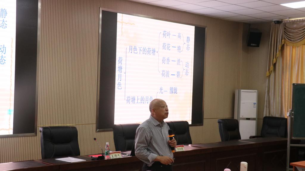 刘永康教授在给员工上课