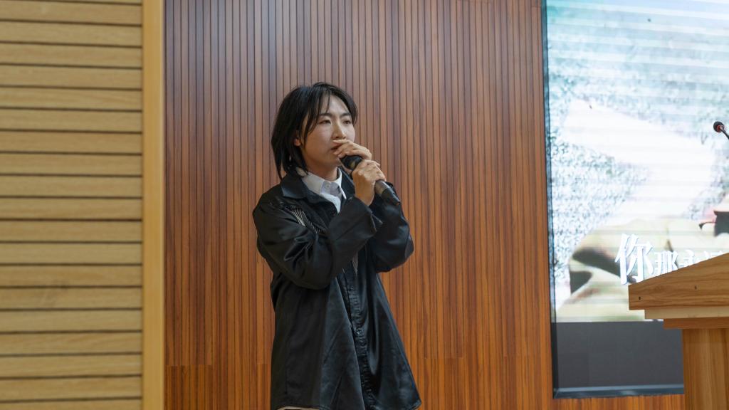 吕星瑶演唱《最可爱的人》