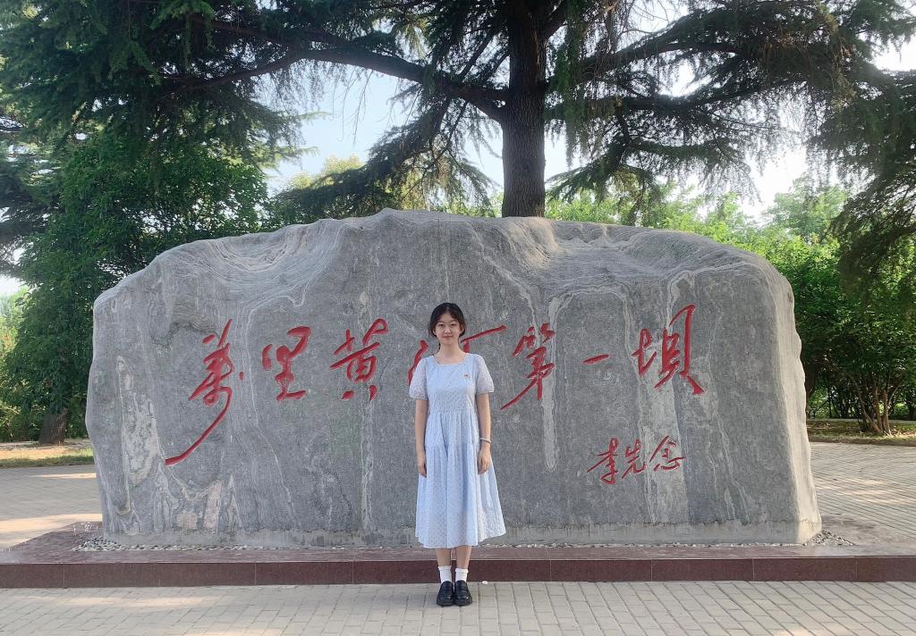 图为预备党员段唯一打卡红色基地