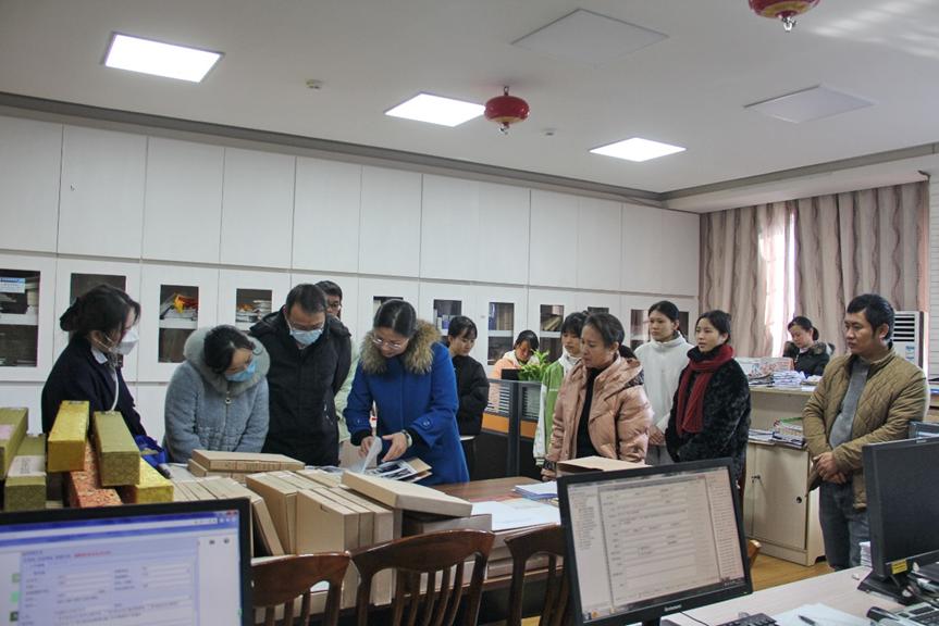 公司领导到贺州市档案馆走访慰问实习生