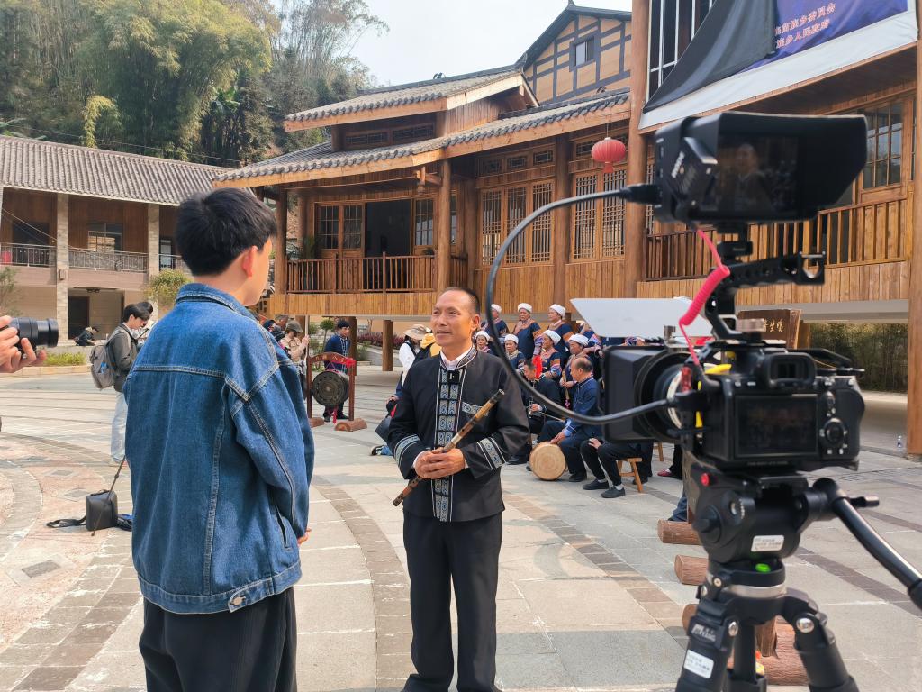 图为参赛团队拍摄花絮