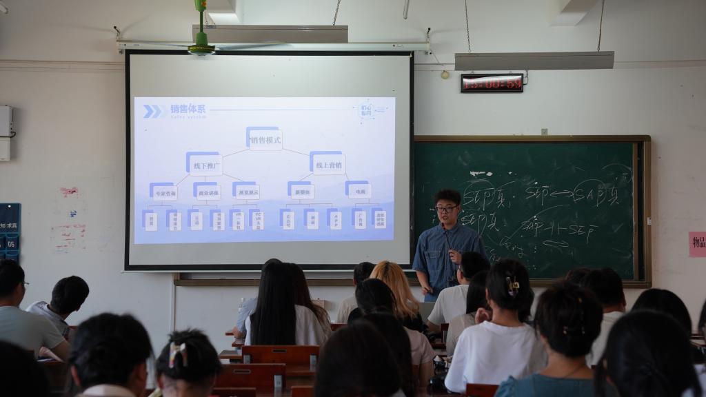 图为员工路演现场