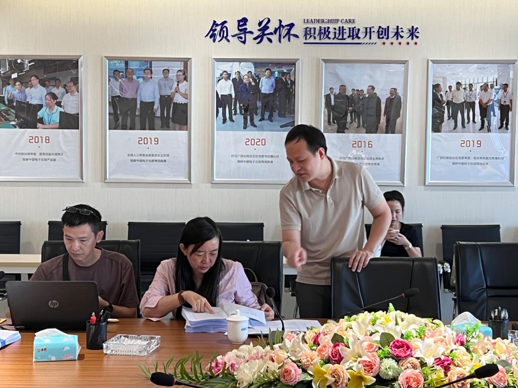 专家组实地评测北海中国电子信息港产业园(左一为聂有兵副教授)