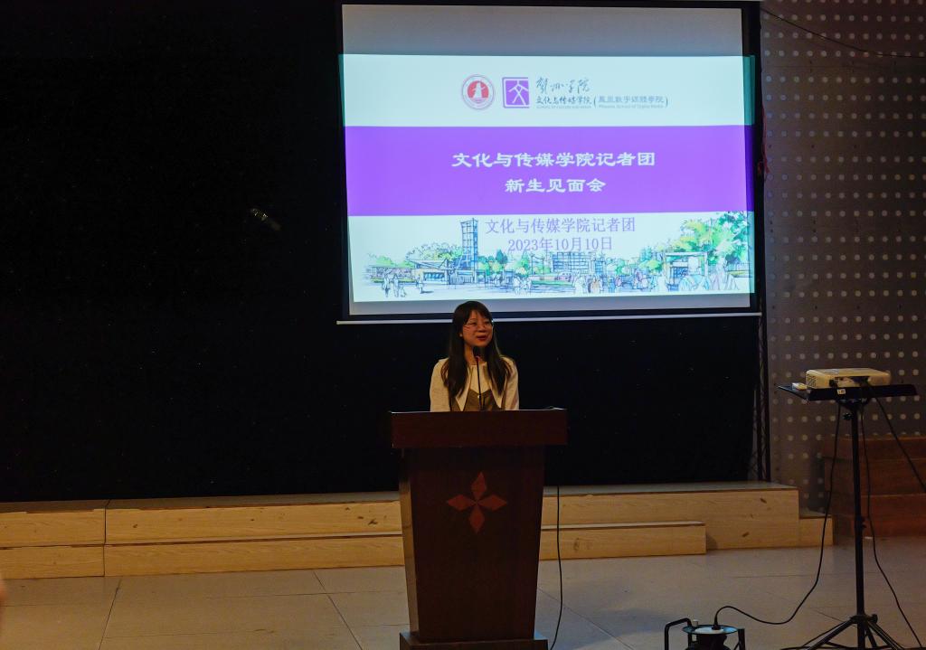 图为授牌后部门合照