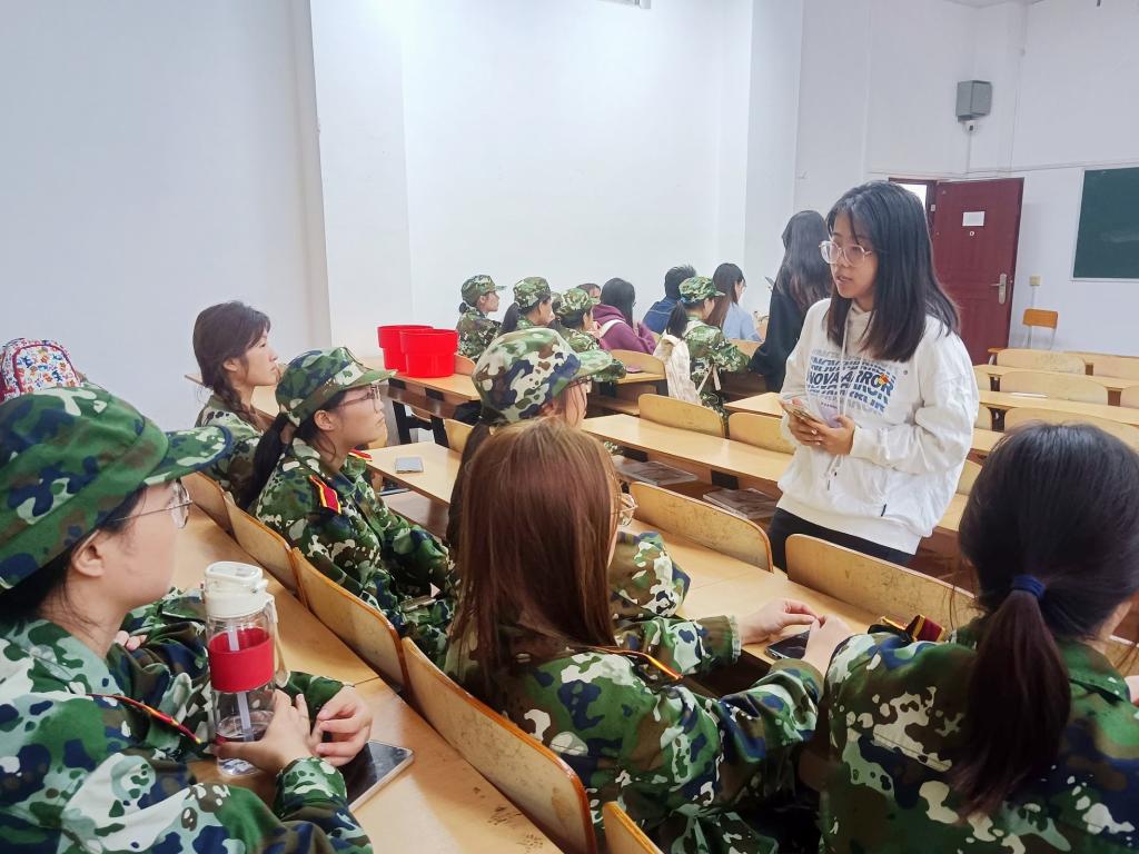 图为谈心谈话现场