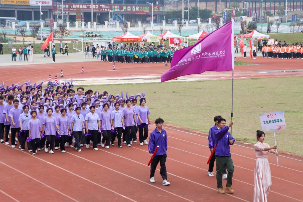 图为方块队入场