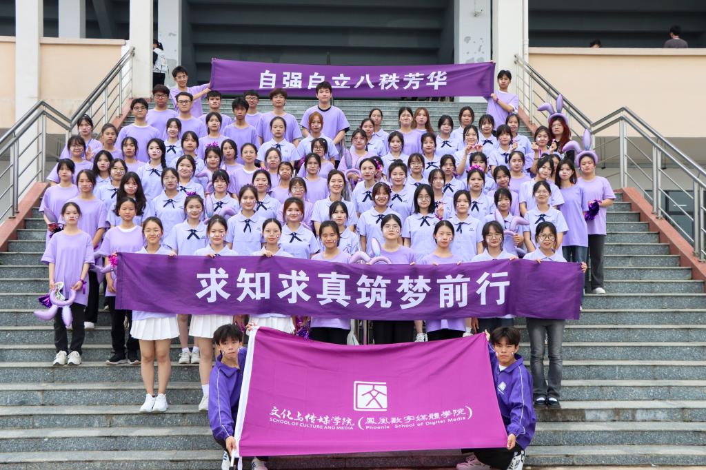 图为方块队合照