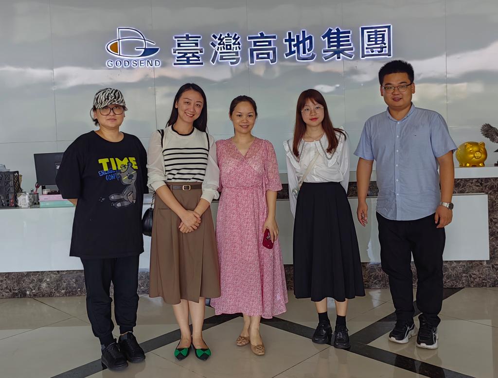 图为到台湾高地化妆品伊格生物科技有限公司调研